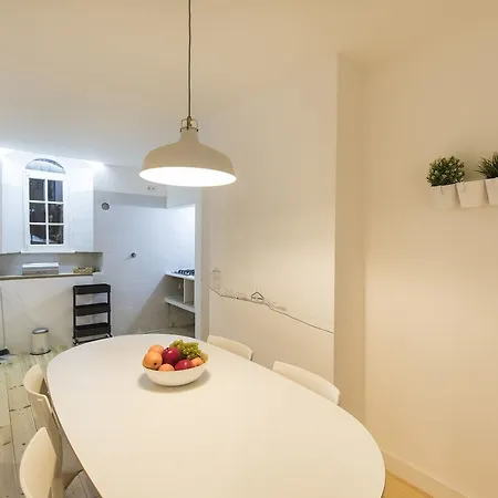 Santos 'n Minimal Floor Level Appartamento Lisbona