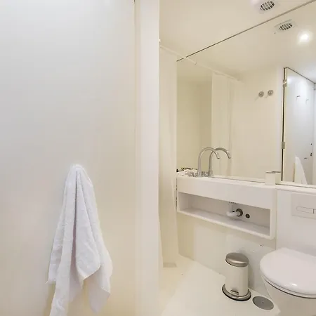 Santos 'n Minimal Floor Level Appartamento Lisbona