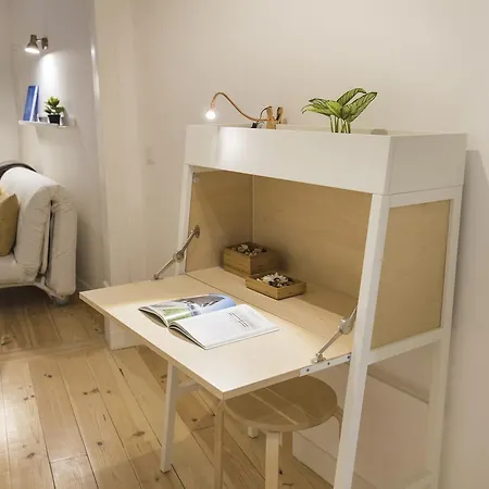 Santos 'n Minimal Floor Level Apartment Lisbon